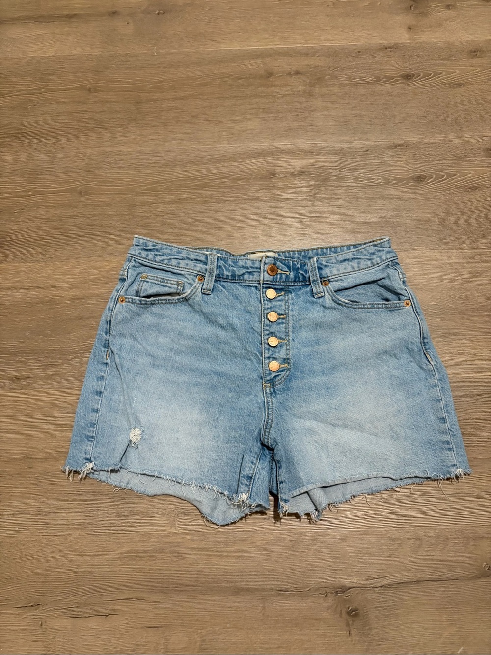 Universal Thread Light Wash Button-Front Denim Shorts
